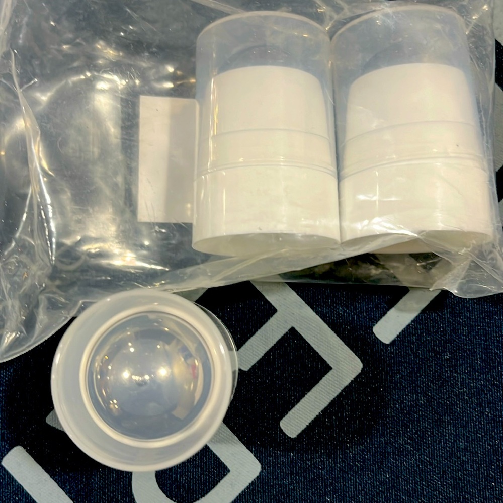 Soothing roller caps use with deep blue rub less mess. Pain control New